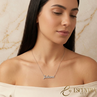 O seu nome nunca esteve tão bonito. 🤍
Colar personalizado em Prata 925 legítima, com seu nome cravejado em Moissanite certificada GRA. Brilho superior ao diamante, numa peça única criada especialmente para você.