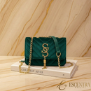 Bolsa Signature Velvet | Veludo Luxe e Corrente Dourada — Edição Exclusiva