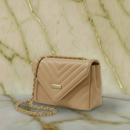 Bolsa Chérie | Matelassê Chevron e Alça em Corrente Dourada Premium