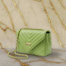 Bolsa Chérie | Matelassê Chevron e Alça em Corrente Dourada Premium