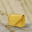 Bolsa Chérie | Matelassê Chevron e Alça em Corrente Dourada Premium