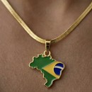 Colar Brasil Banhado a Ouro 18k / Pingente Mapa com Bandeira - Semi Joia Patriota Luxo