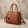 Bolsa Versailles | Couro PU Texturizado, Ferragens & Charm Dourado
