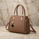 Bolsa Versailles | Couro PU Texturizado, Ferragens & Charm Dourado