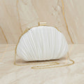 Clutch Séraphine | Cetim Luxuoso Plissado & Corrente Dourada